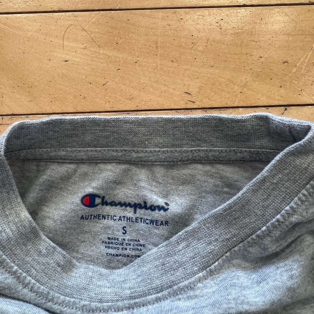 Champion shirt - Picture 2 of 2
